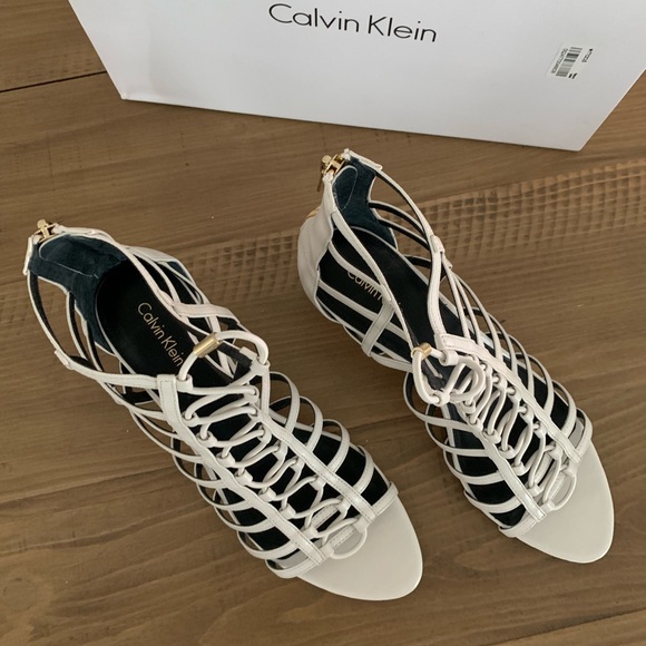 NWTCalvin Klein Neah Mini Saffiano White Pumps - Picture 6 of 6